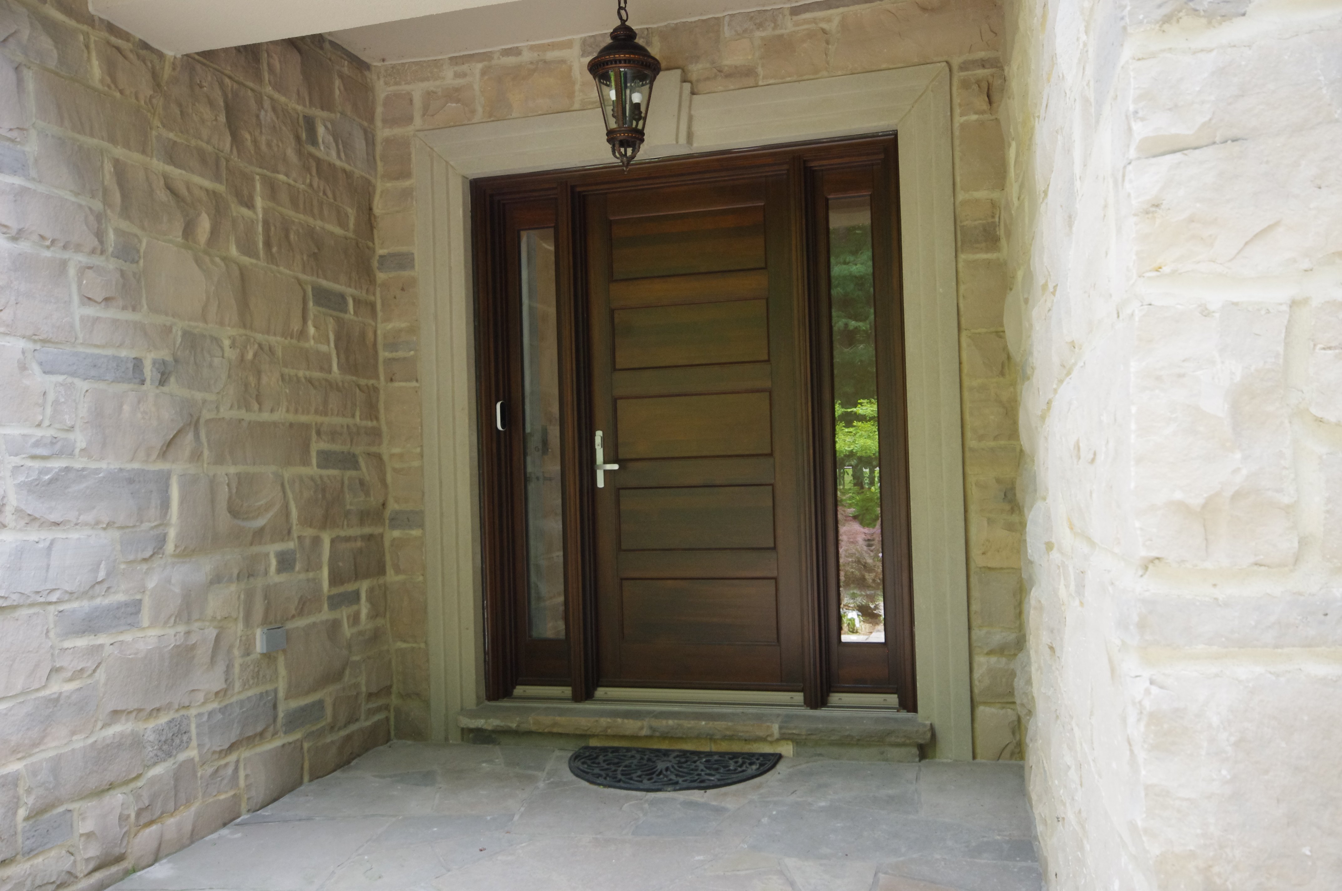 Porte entr&eacute;e